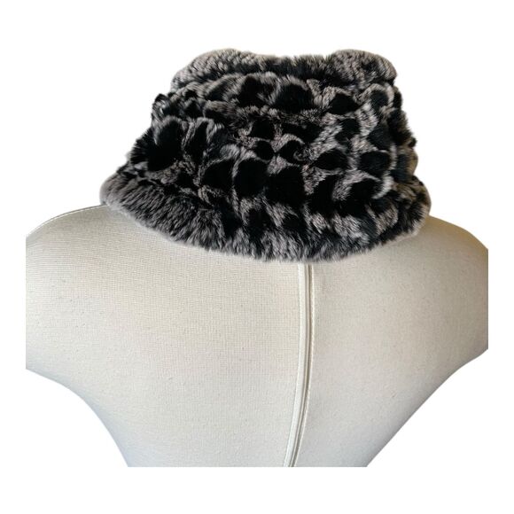 Rex Rabbit Fur Pull Through Neck Wrap Scarf Rosette Black White 34” - Picture 6 of 6